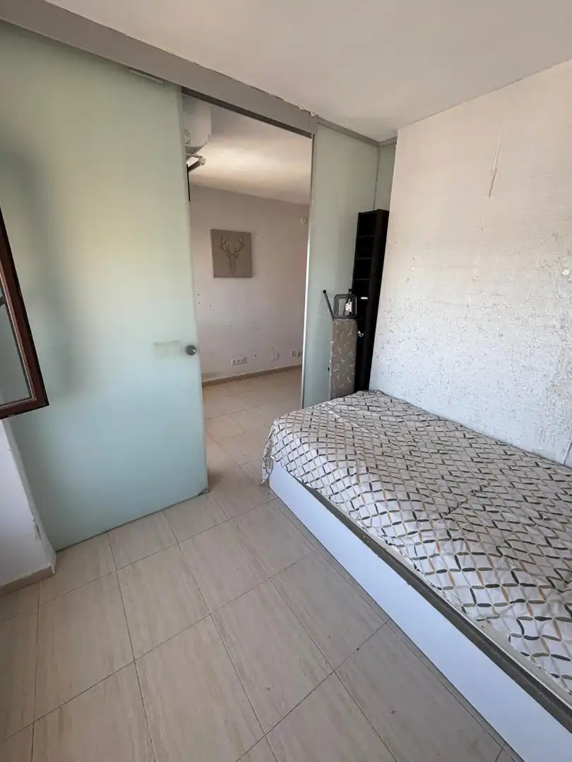 Habitación de Dúplex en venta en Benalmádena con Aire acondicionado, Terraza y Piscina comunitaria