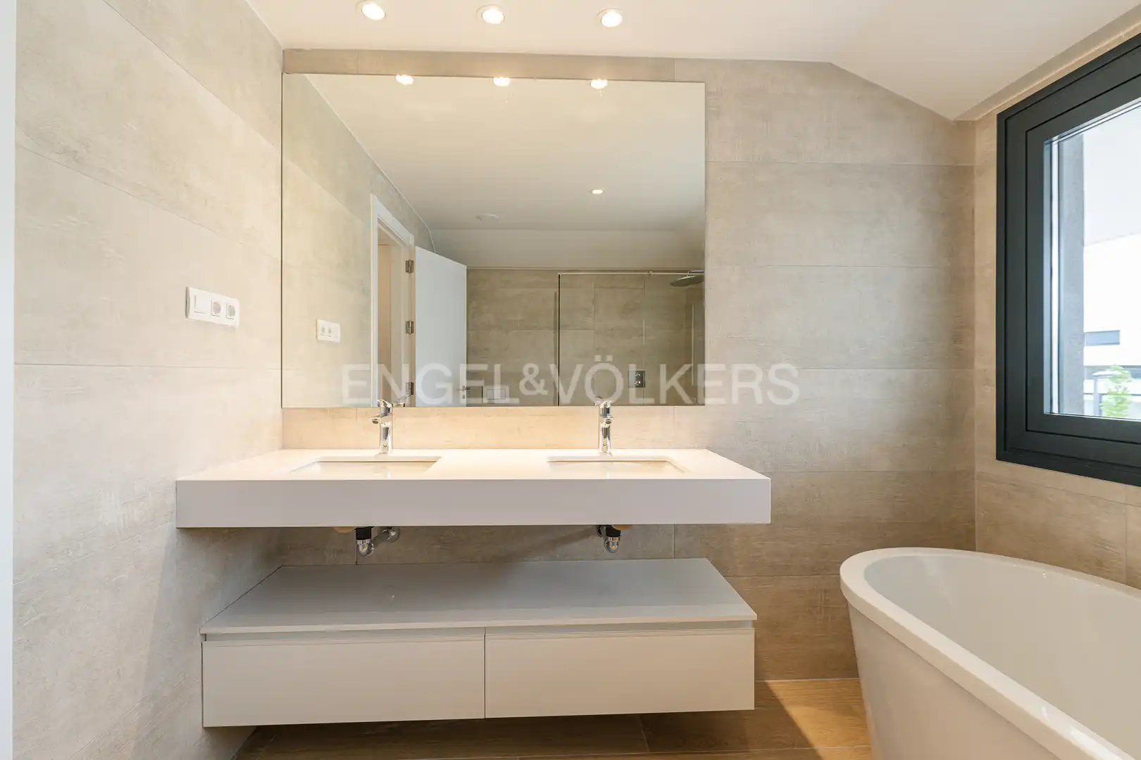 Bathroom of Detached homes for rent in Boadilla del Monte  with Air Conditioner, Heating and Private garden