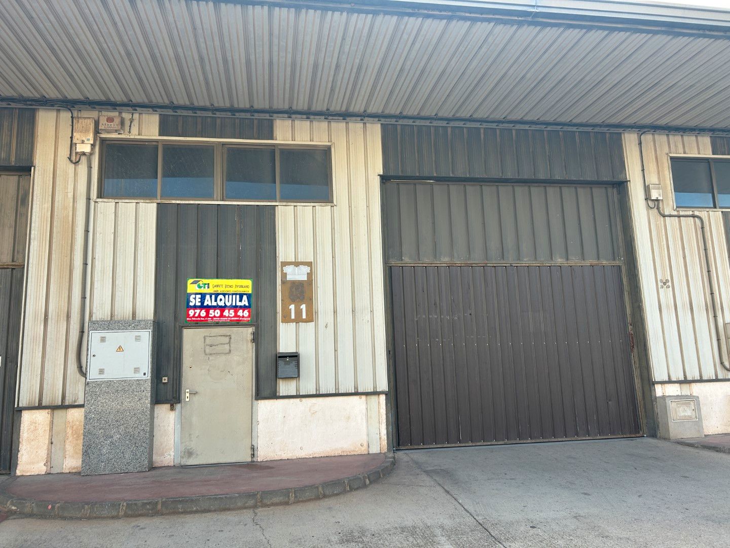 Exterior view of Industrial buildings to rent in Pinseque