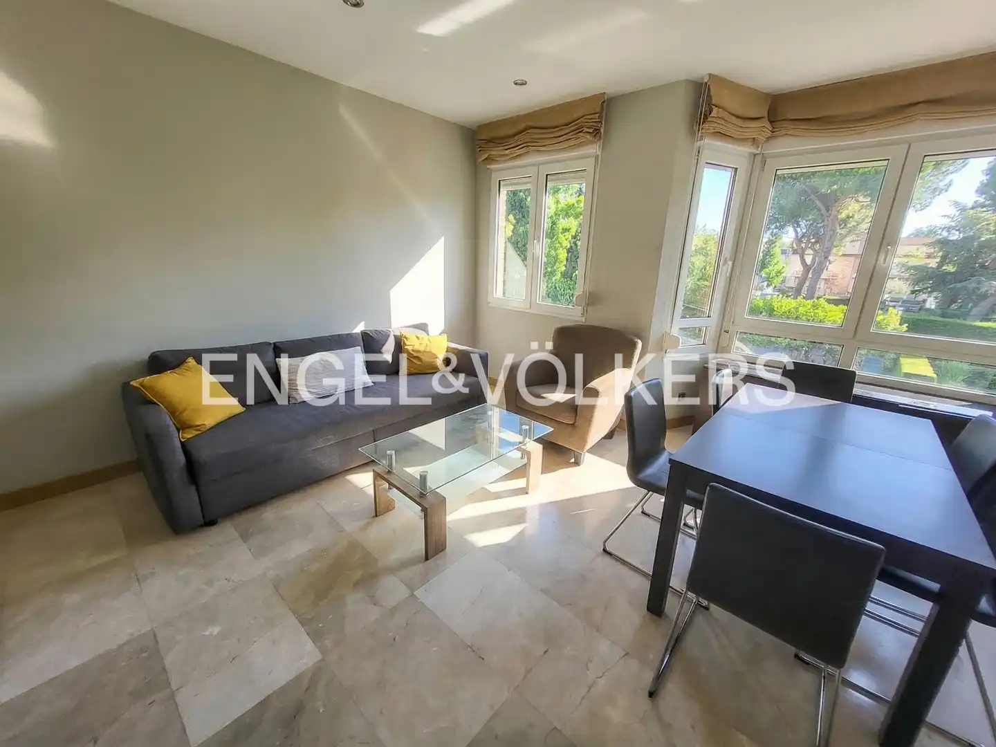 Exterior view of Flat for rent in  Madrid Capital  with Air Conditioner, Heating and Private garden