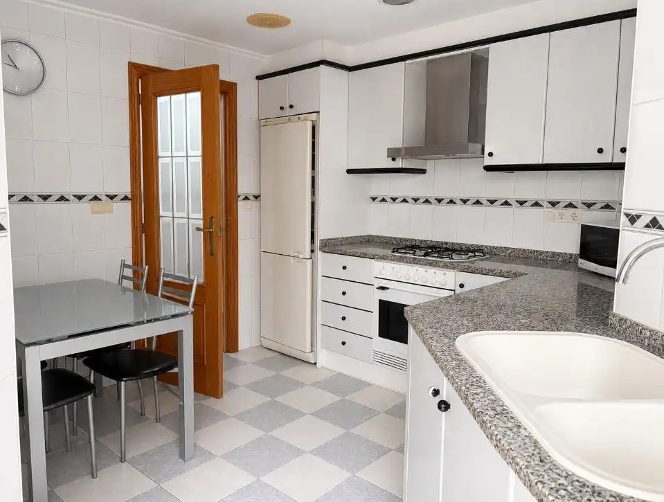 Cocina de Piso de alquiler en Oliva con Calefacción, Terraza y Amueblado