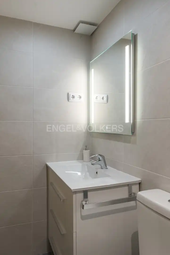 Bathroom of Flat for rent in Madrid  with Air Conditioner, Heating and Parquet flooring
