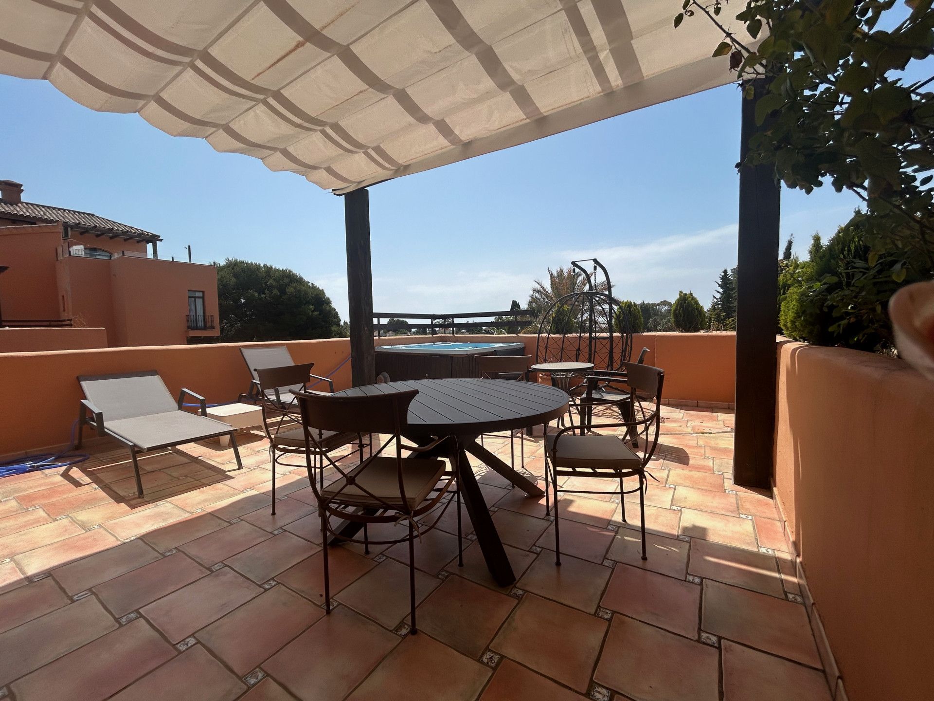 Terrassa de Dúplex en venda en Estepona amb Aire condicionat, Terrassa i Piscina