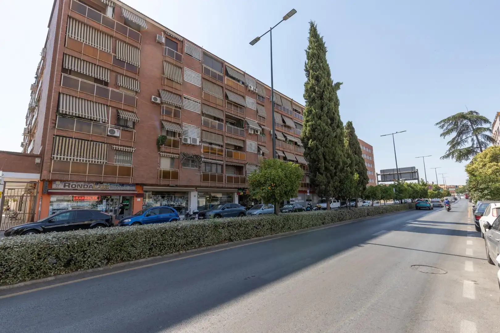 Vista exterior de Pis en venda en Granada amb Aire condicionat, Terrassa i Balcó