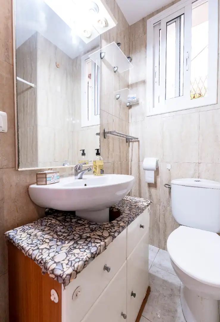 Baño de Apartamento en venta en Tarragona con Amueblado, Horno y Microondas