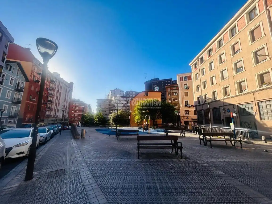 Vista exterior de Piso en venta en Bilbao  con Calefacción