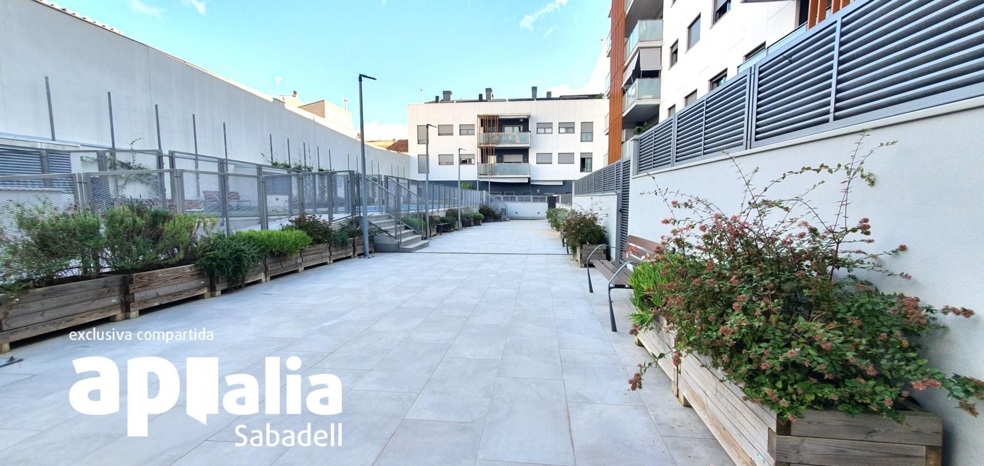 Vista exterior de Pis en venda en Sabadell amb Calefacció, Jardí privat i Terrassa