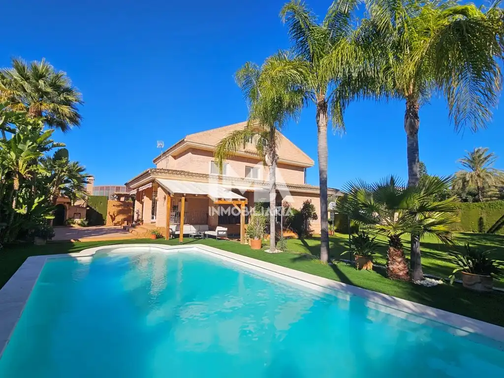 Vista exterior de Casa o xalet en venda en L'Eliana amb Aire condicionat, Calefacció i Jardí privat