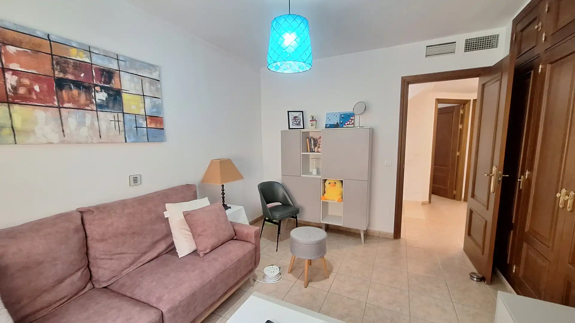 Sala d'estar de Casa adosada en venda en Estepona amb Terrassa