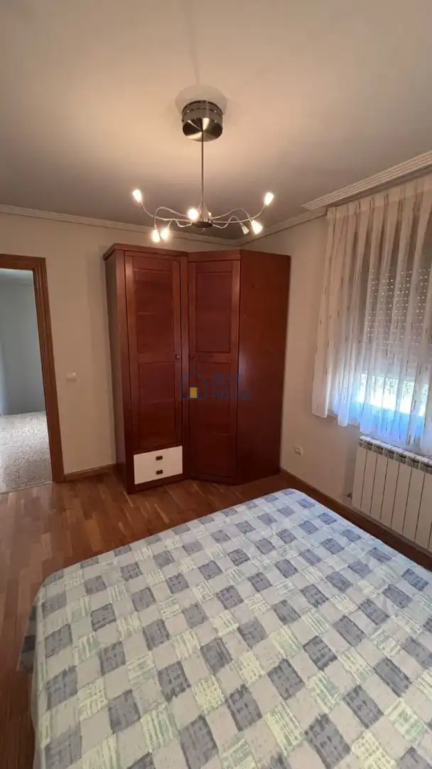 Dormitori de Casa adosada en venda en Sariegos amb Calefacció, Parquet i Terrassa