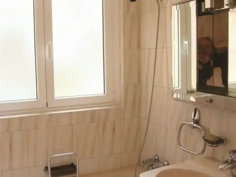 Baño de Piso en venta en Oviedo  con Jardín privado, Parquet y Trastero