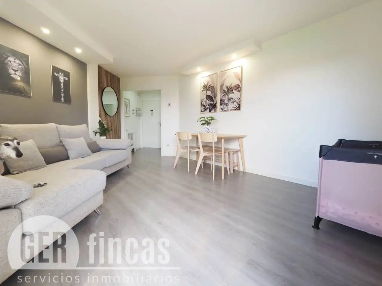 Living room of Flat for sale in Rubí  with Air Conditioner, Heating and Parquet flooring