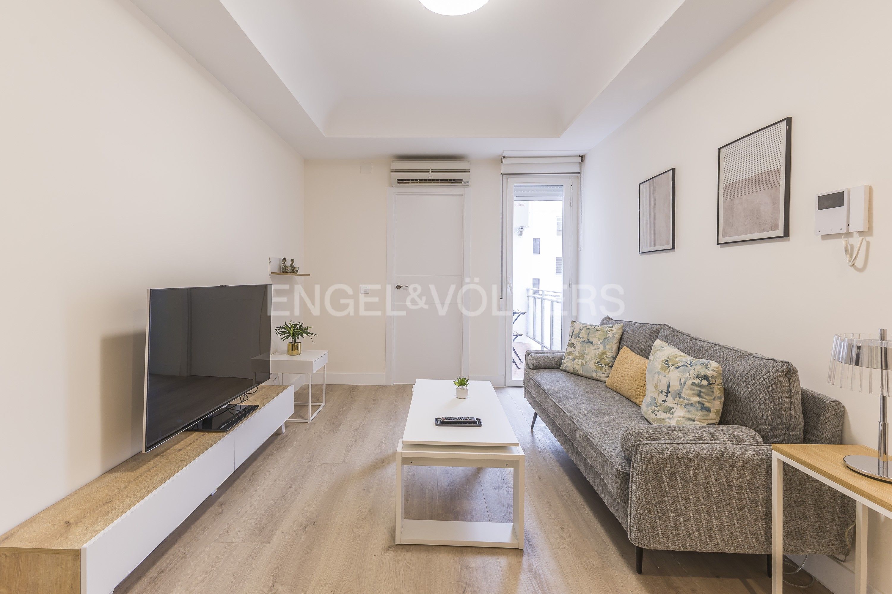 Sala d'estar de Apartament de lloguer en  Madrid Capital amb Aire condicionat, Calefacció i Terrassa
