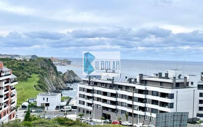 Vista exterior de Pis en venda en Castro-Urdiales amb Terrassa i Balcó