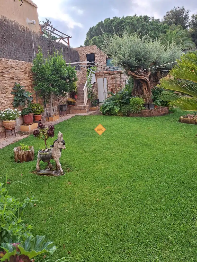 Jardí de Casa o xalet en venda en Paterna amb Aire condicionat, Calefacció i Jardí privat
