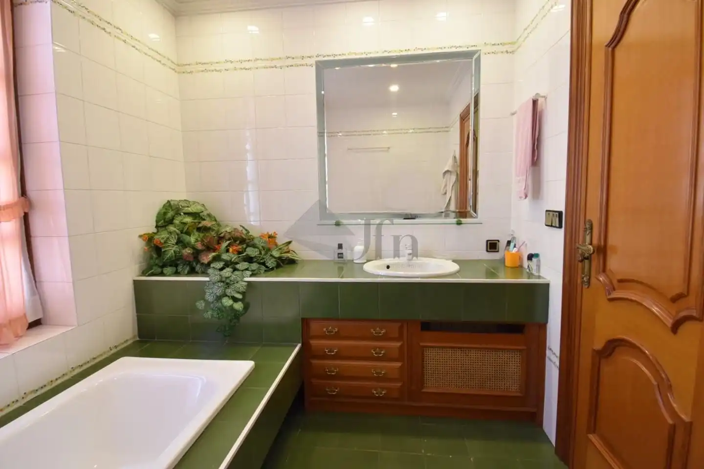 Bany de Casa o xalet en venda en Íscar amb Calefacció, Parquet i Piscina