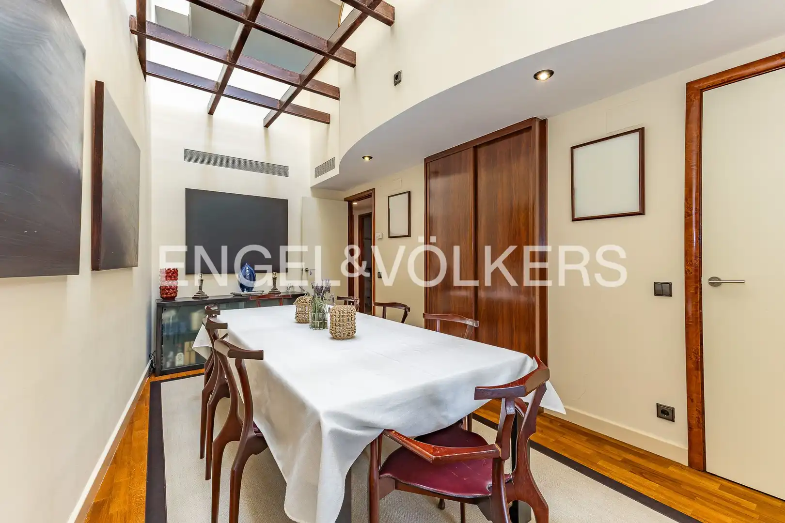 Comedor de Casa o chalet en venta en Barcelona con Aire acondicionado, Calefacción y Jardín privado