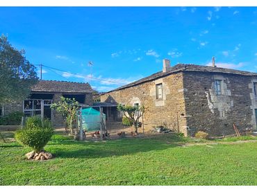 Country house with garden for sale in Lugar Santalla 2