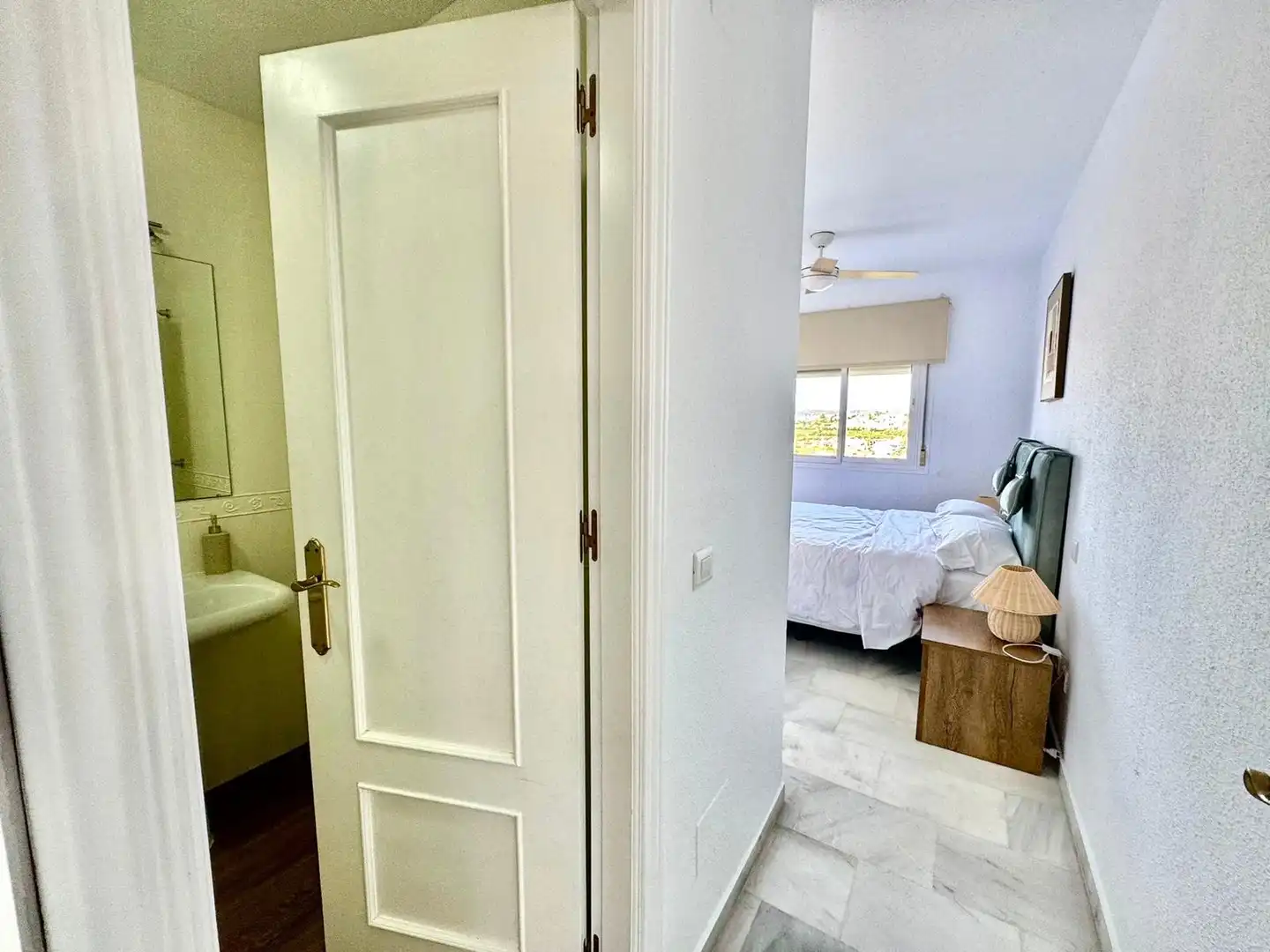 Habitación de Piso en venta en Fuengirola con Aire acondicionado, Terraza y Piscina comunitaria