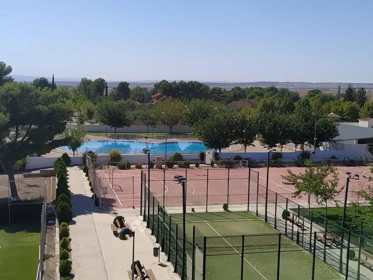 Piscina de Casa o xalet en venda en Zuera amb Jardí privat i Piscina comunitària