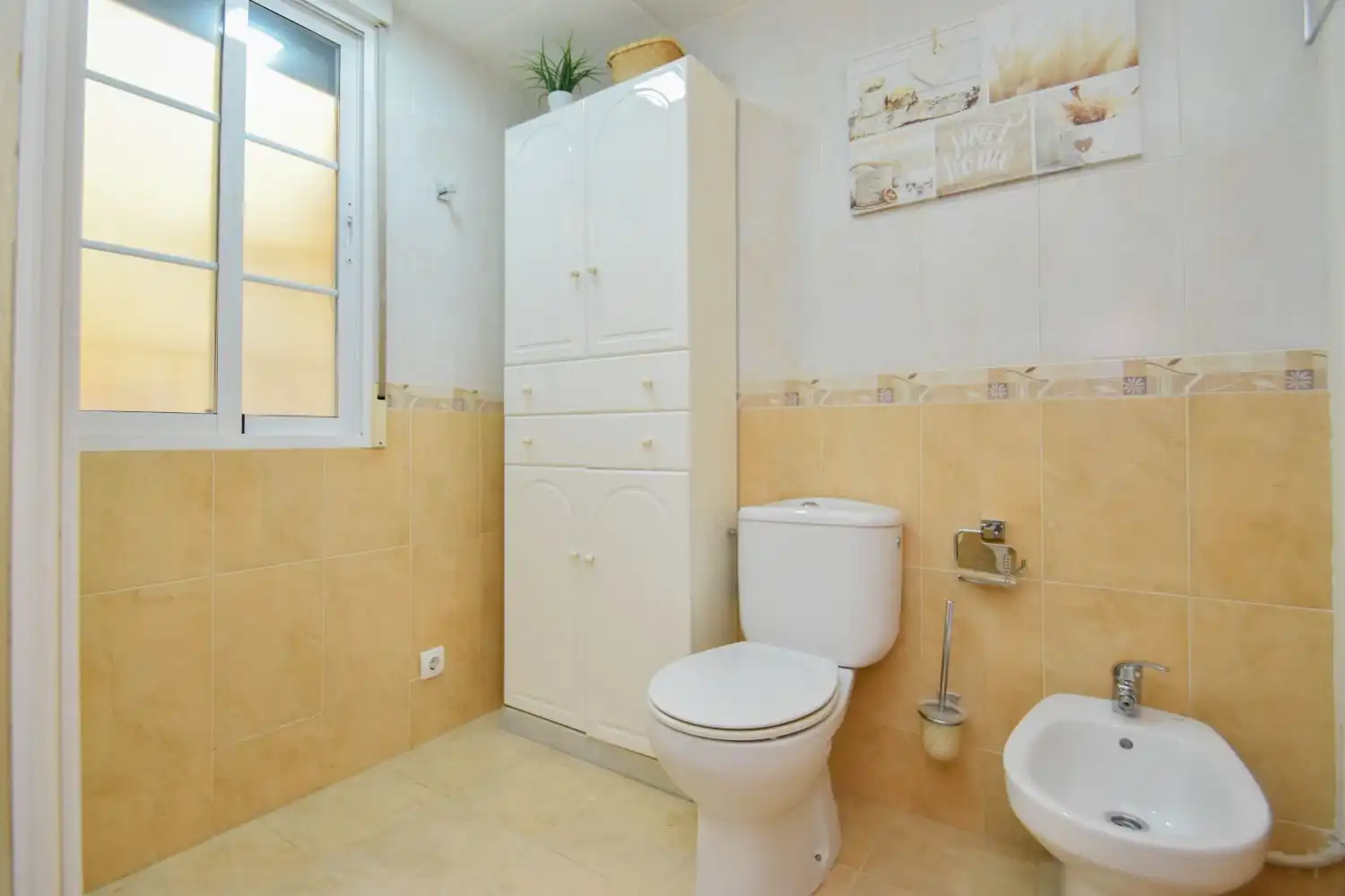 Baño de Dúplex en venta en Cúllar Vega con Terraza, Trastero y Amueblado