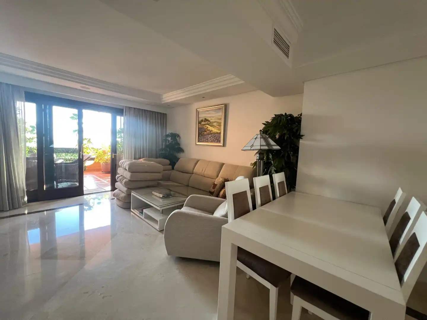 Living room of Flat for sale in Estepona  with Air Conditioner, Private garden and Terrace