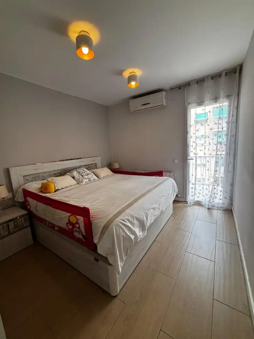 Schlafzimmer von Wohnung zum Verkauf in Badalona mit Klimaanlage, Heizung und Parkett