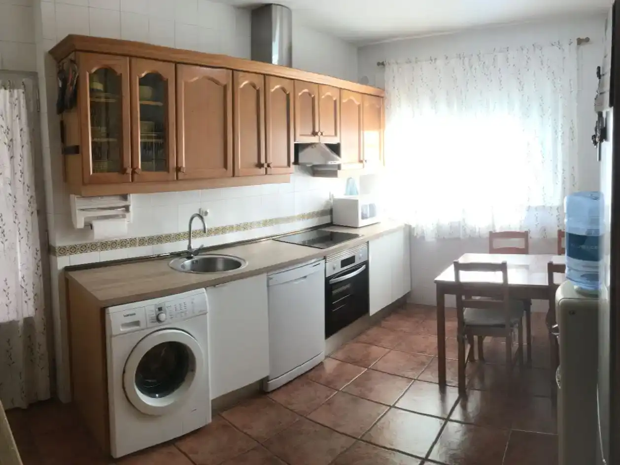 Küche von Wohnung zum Verkauf in Cobisa mit Klimaanlage, Privatgarten und Parkett
