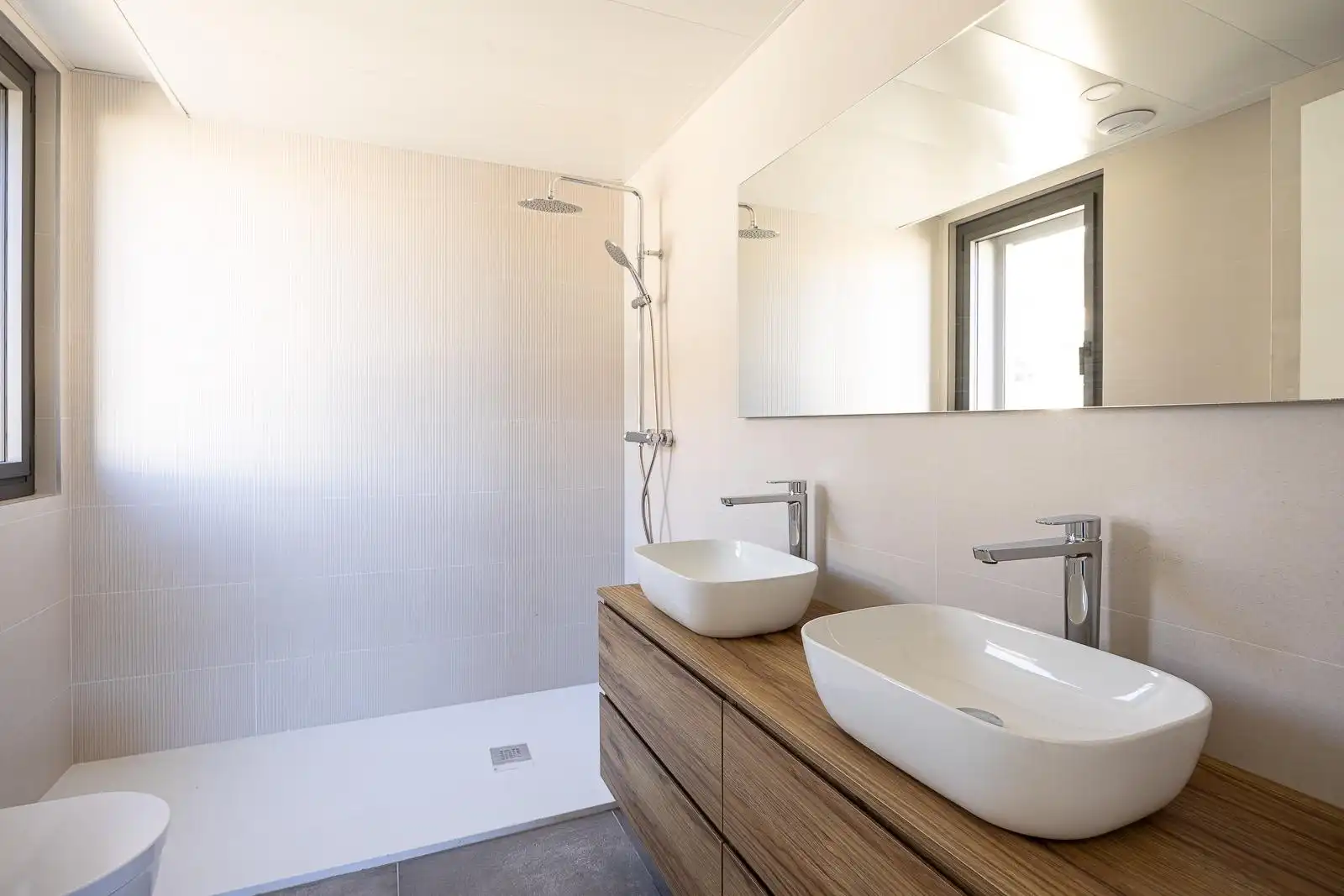 Baño de Dúplex en venta en Tiana con Aire acondicionado, Parquet y Terraza