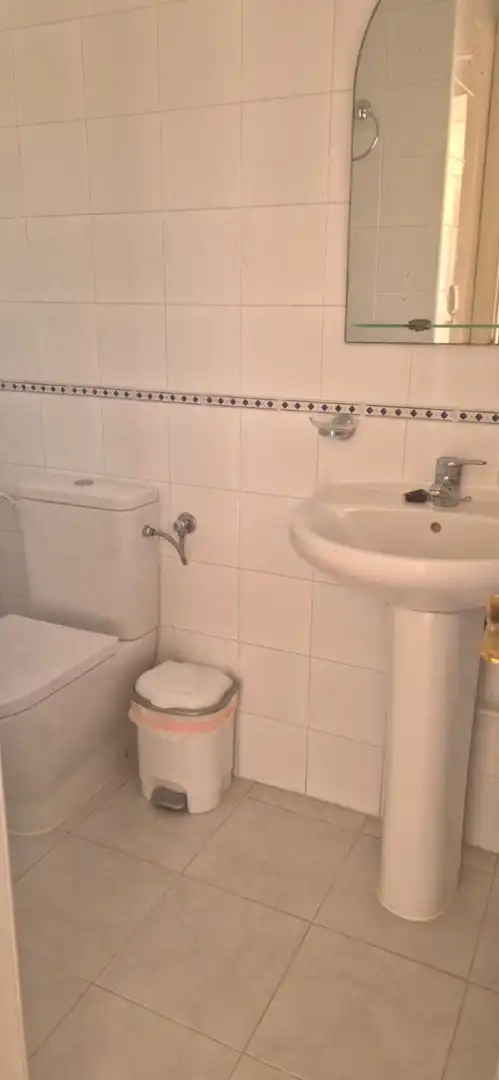 Baño de Casa adosada de alquiler en Manilva con Aire acondicionado, Terraza y Amueblado
