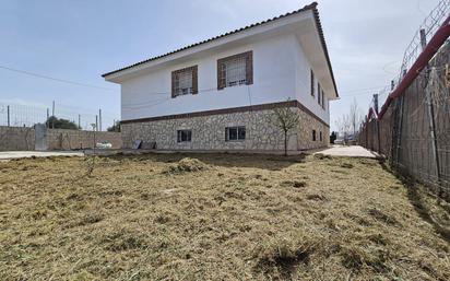 Exterior view of House or chalet for sale in El Viso de San Juan  with Air Conditioner, Heating and Private garden