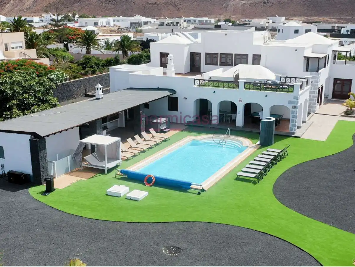 Detached house with terrace for sale in Costa Teguise