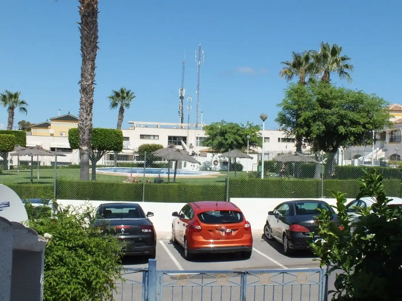 Aparcament de Casa o xalet en venda en Santa Pola amb Aire condicionat, Calefacció i Jardí privat