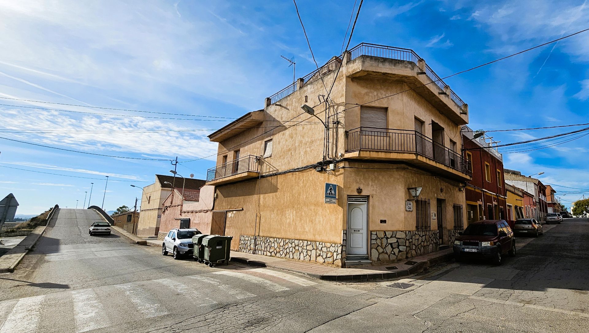 Vista exterior de Casa adosada en venda en Totana amb Terrassa, Traster i Balcó