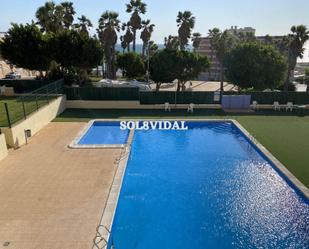 Piscina de Pis de lloguer en Torrevieja amb Terrassa i Balcó