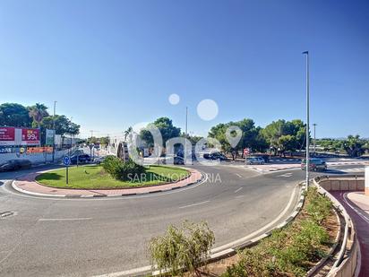 Vista exterior de Casa o xalet en venda en San Antonio de Benagéber amb Aire condicionat, Terrassa i Moblat