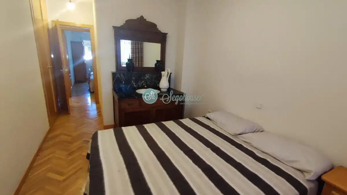 Bedroom of Flat for sale in Segovia  with Heating, Parquet flooring and Terrace