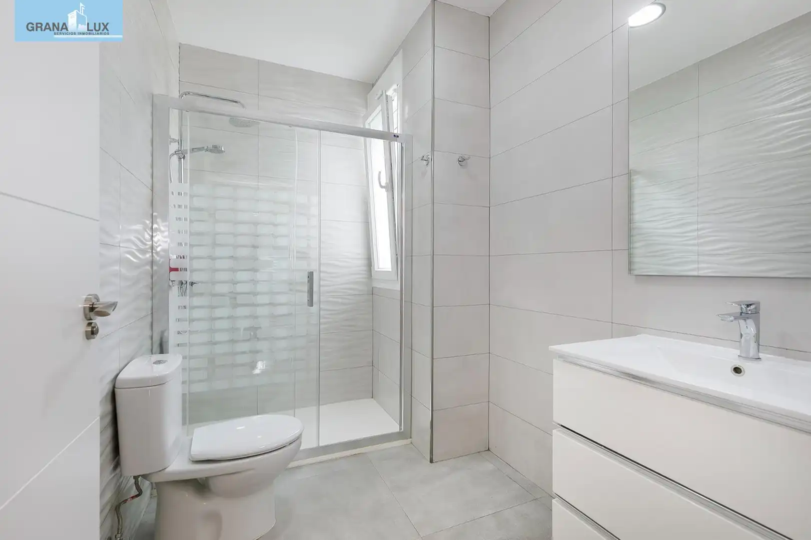 Baño de Casa o chalet en venta en Churriana de la Vega con Aire acondicionado, Jardín privado y Piscina