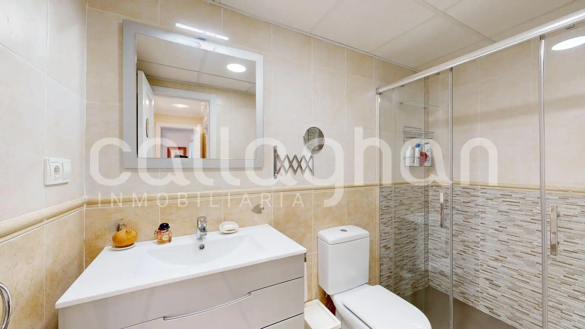Bathroom of Ground floor for sale in Valencia  with Air Conditioner, Private garden and Storage room