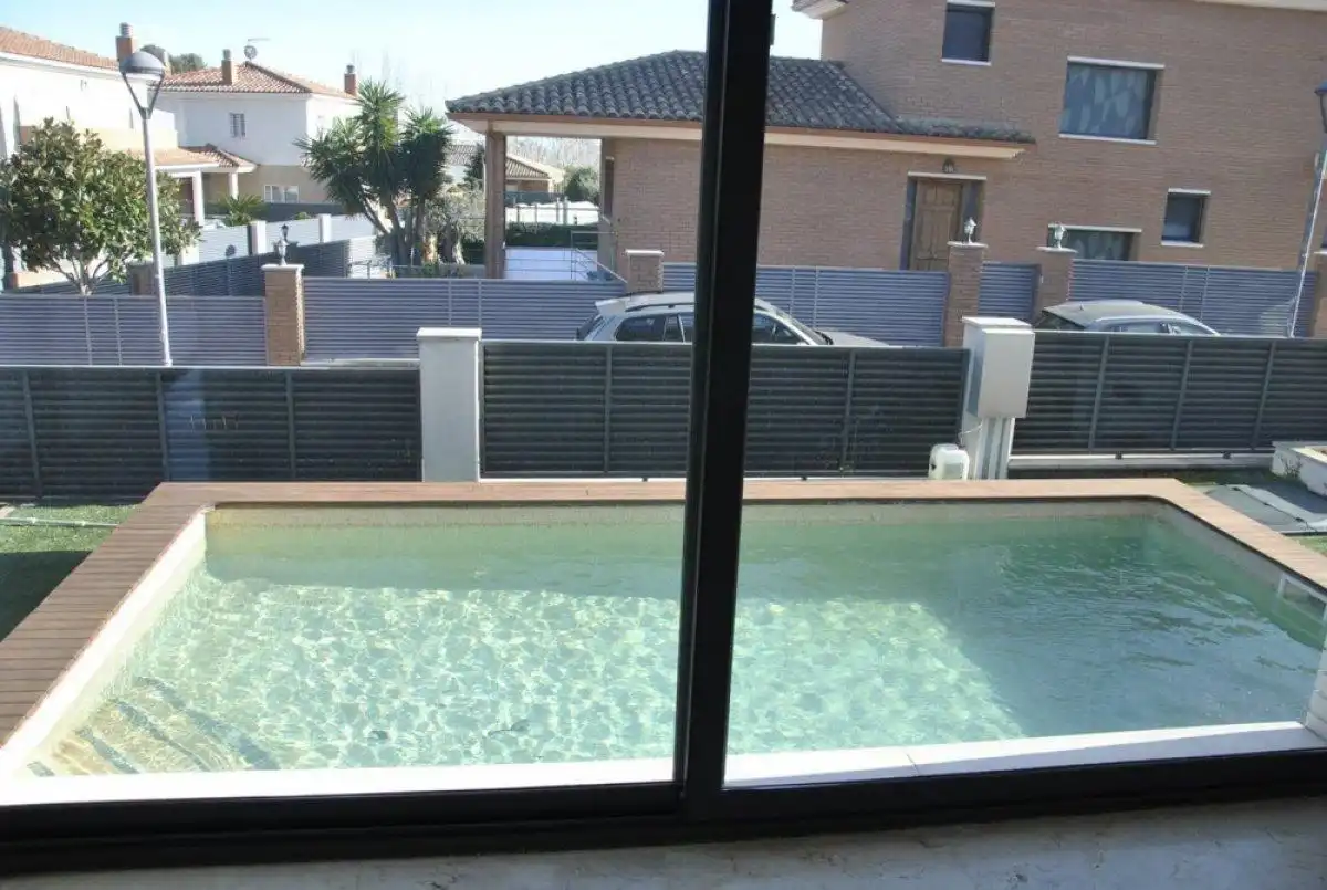 Piscina de Casa o xalet en venda en Cunit amb Calefacció, Jardí privat i Parquet