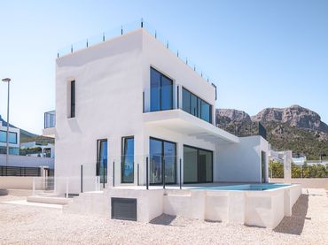 Villa con balcone in vendita a Casco urbano