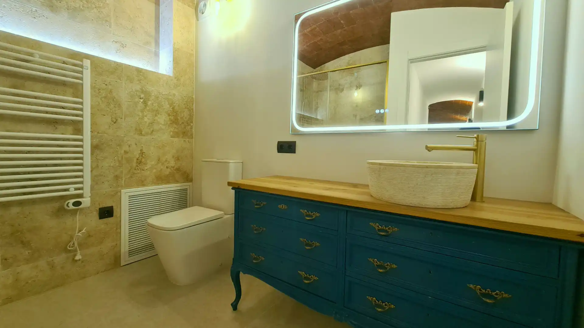 Badezimmer von Erdgeschoss zum Verkauf in Barcelona mit Klimaanlage, Heizung und Privatgarten
