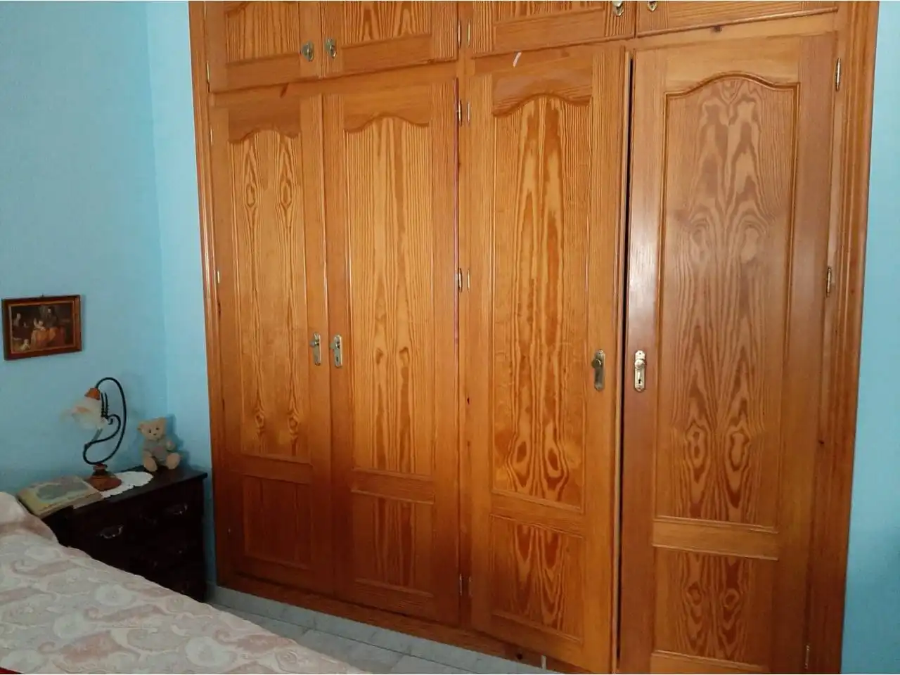 Dormitori de Casa o xalet en venda en Baza amb Calefacció, Terrassa i Moblat