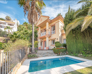 Vista exterior de Casa o xalet en venda en Istán amb Aire condicionat, Jardí privat i Piscina