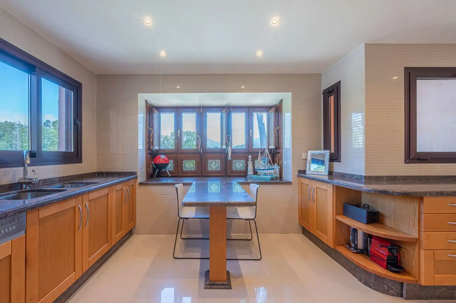 Cocina de Ático en venta en Marbella con Terraza, Trastero y Piscina comunitaria