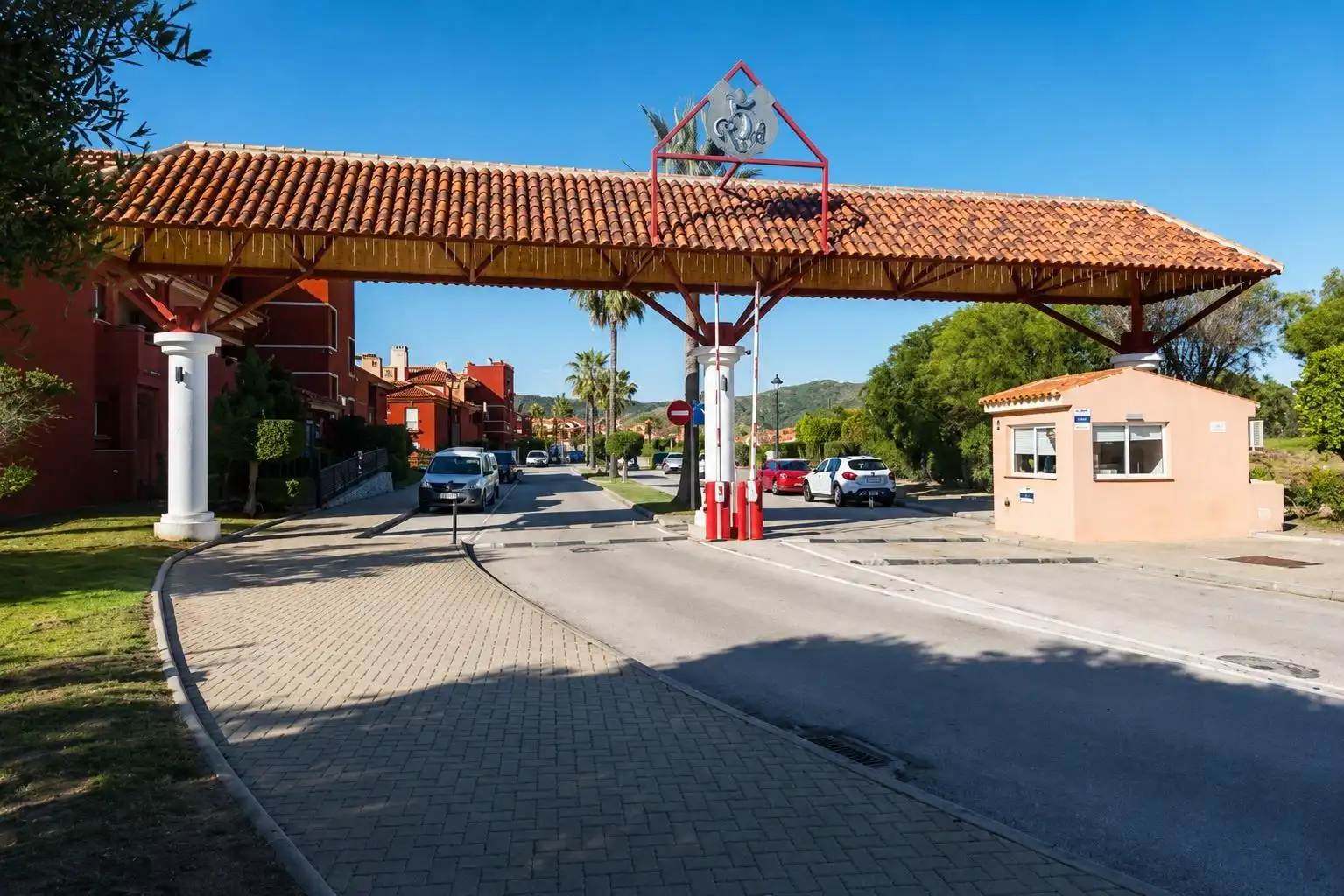 Vista exterior de Ático en venta en Marbella con Aire acondicionado, Calefacción y Jardín privado