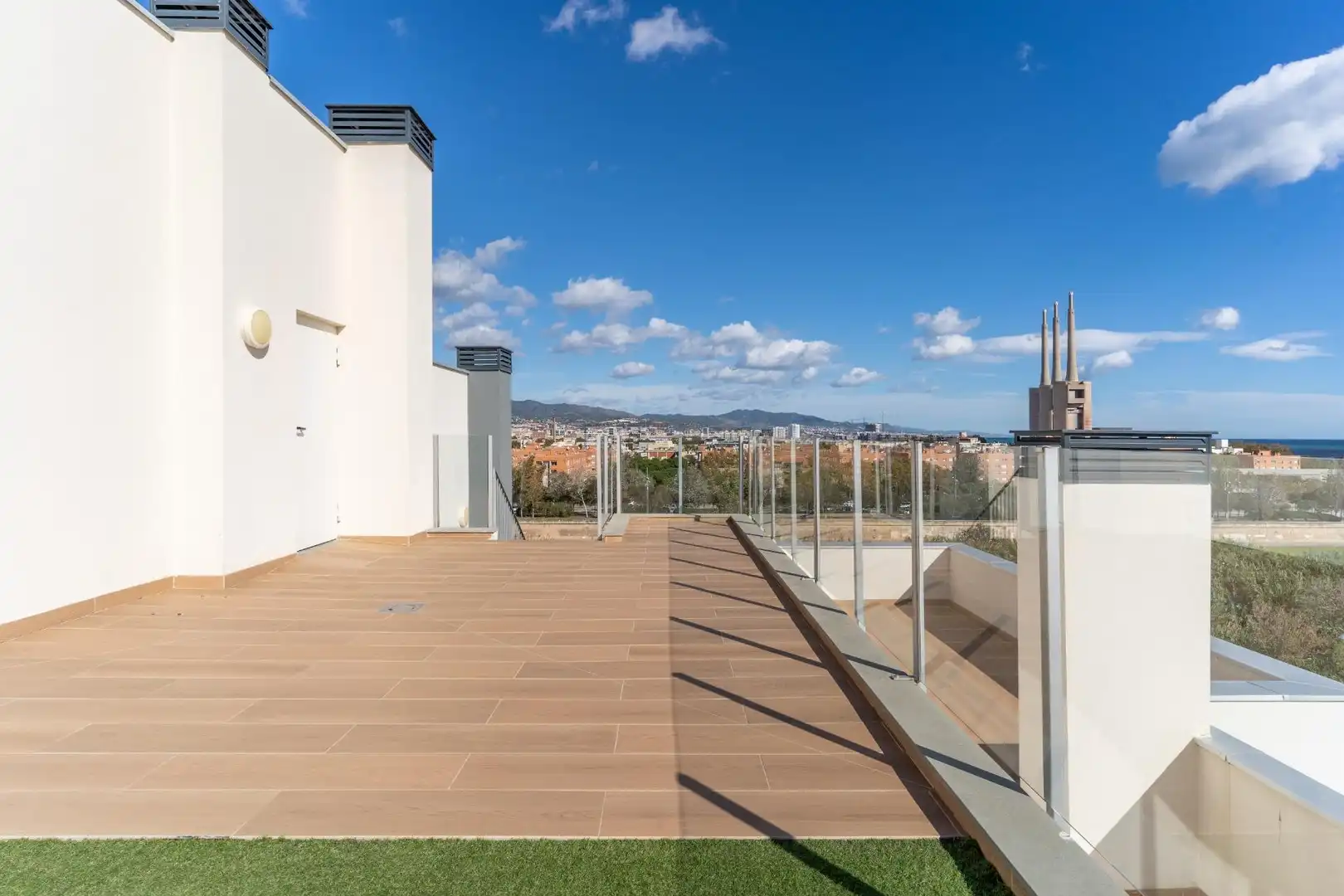 Terrasse von Dachboden zur Miete in Sant Adrià de Besòs mit Klimaanlage, Heizung und Privatgarten