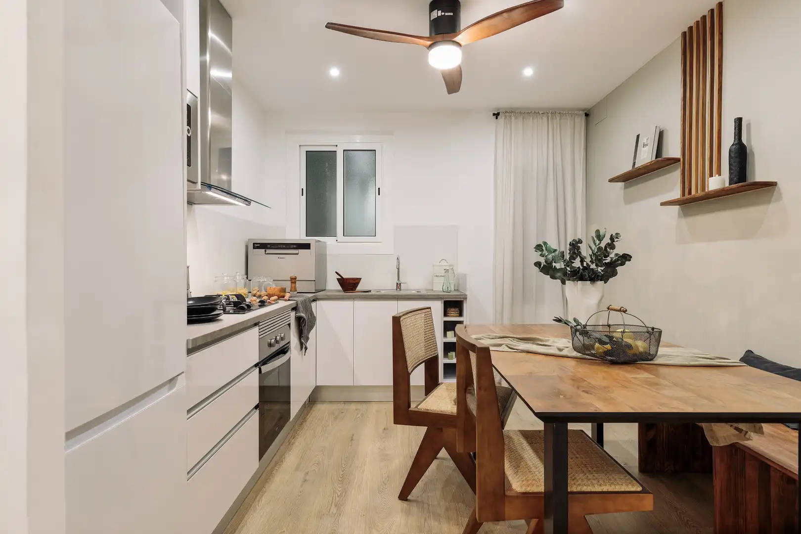 Cocina de Apartamento de alquiler en Barcelona con Amueblado, Horno y Lavadora