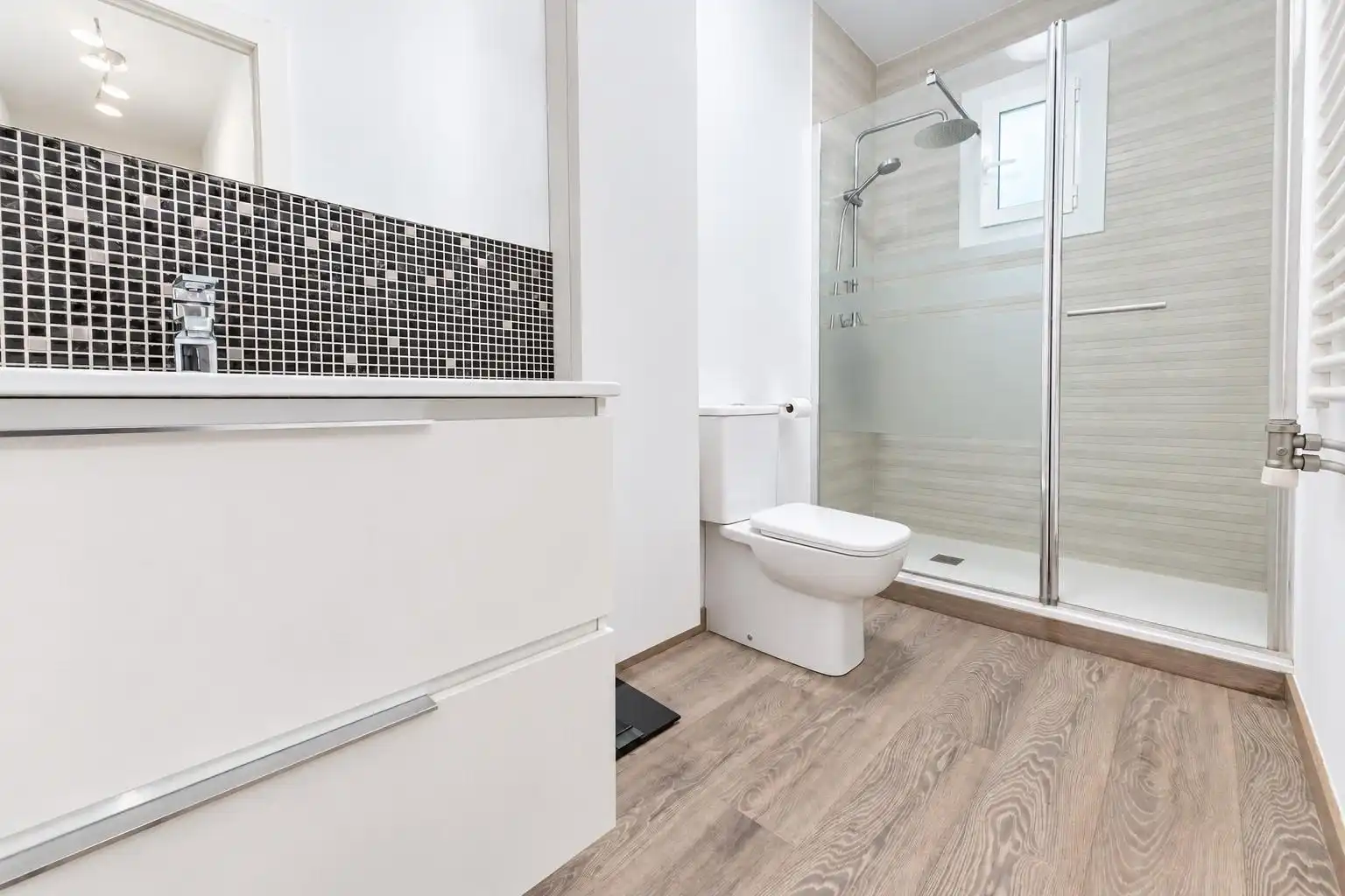 Bathroom of Flat for rent in Centre - Sant Oleguer