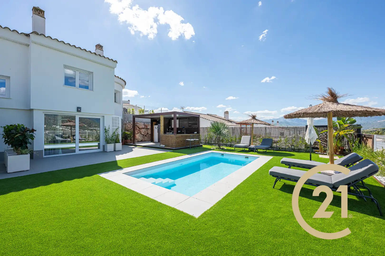 Piscina de Casa o xalet en venda en Viñuela amb Jardí privat, Terrassa i Traster